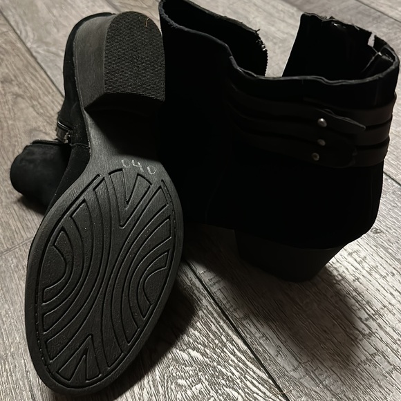 Boots - Picture 5 of 7